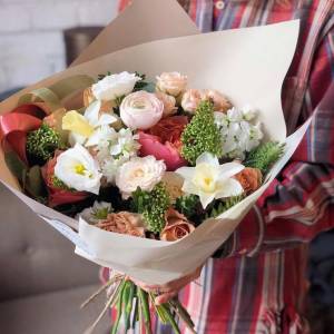 Букет с нарциссами "Гармония"