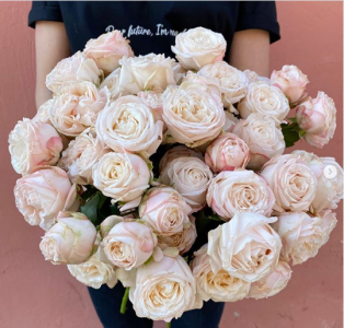 Пионовидные розы бомбастик 9 штук