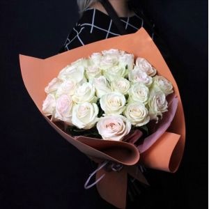 Букет из 25 белых роз