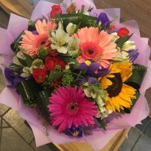 Букет с альстромерией "Полевой"