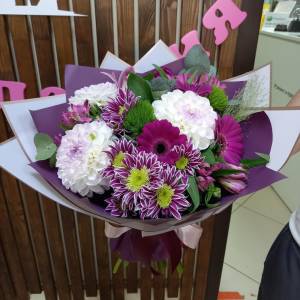 Букет с георгинами "Камелия"