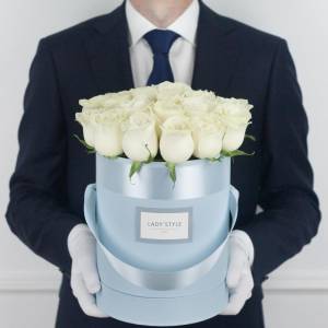 Изумительные эквадорские розы White O Hara в коробке