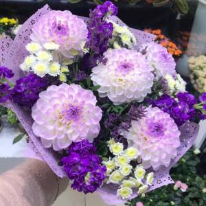 Букет с георгинами "Сказочный вечер"