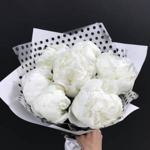 Букет белых пионов "Айсберг"