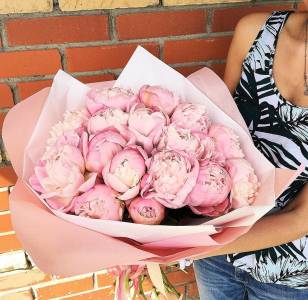 Букет из 21 пиона