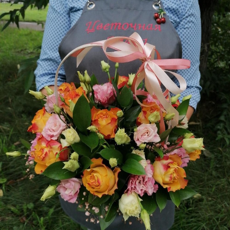 Корзина с розами кения
