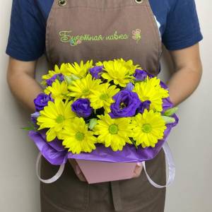 Коробка сборная из желтых хризантем