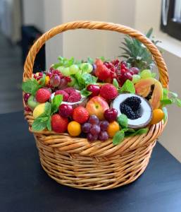 Букет из фруктов в корзине "Загадай желание"